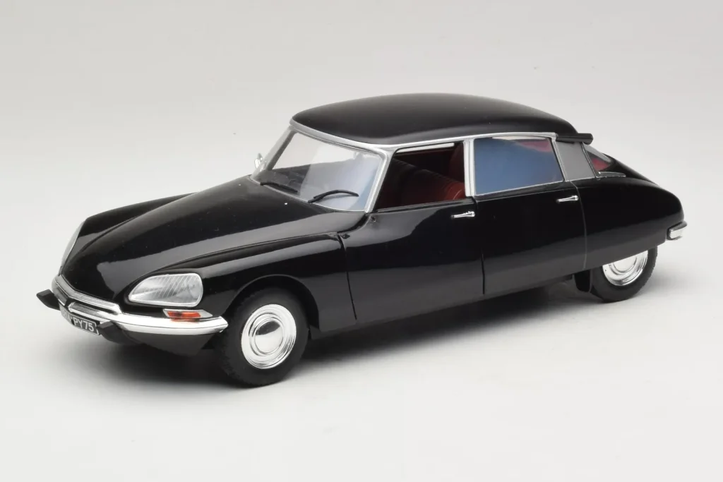 Model 1:18 Citroen DS Special Black Dickie Solido