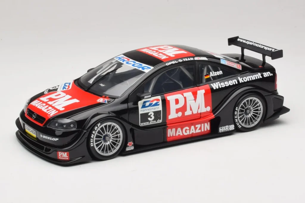 โมเดลรถ 1:18 Opel Astra V8 Coupe #3 U. Alzen DTM ปี 2000 Action (มือสอง)