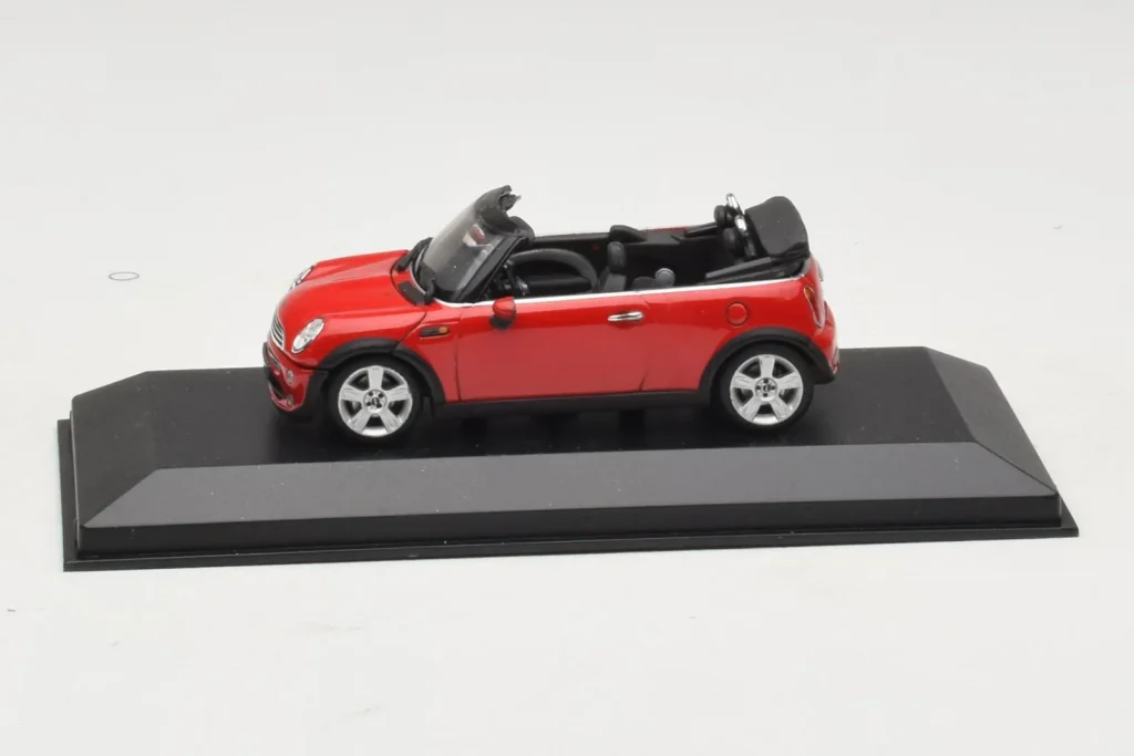 โมเดลรถ 1:43 Mini Cooper R52 Cabriolet สีแดง Minichamps (มือสอง)