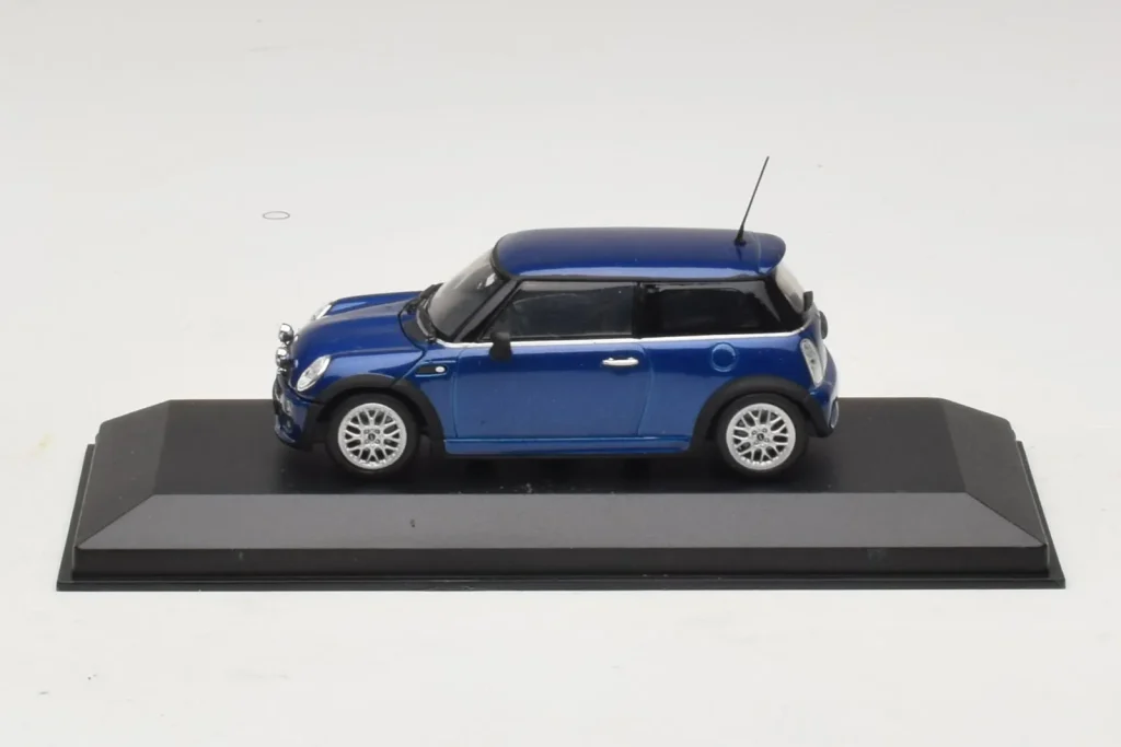 โมเดลรถ 1:43 Mini Cooper One R50 Aero สีน้ำเงิน Minichamps (มือสอง)