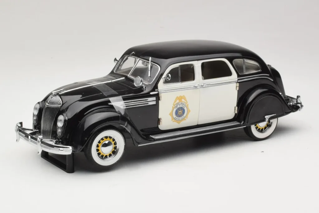 车型 1:18 Chrysler Airflow Police Car Signature Models