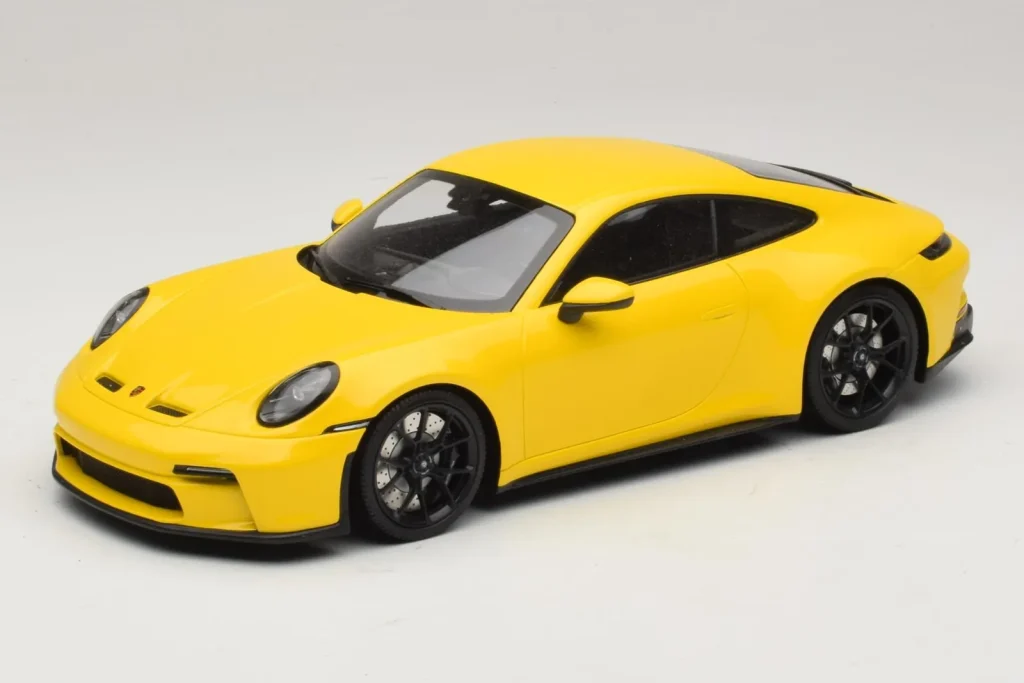 车型 1:18 Porsche 911 992 GT3 Touring Yellow Black Wheels Minichamps