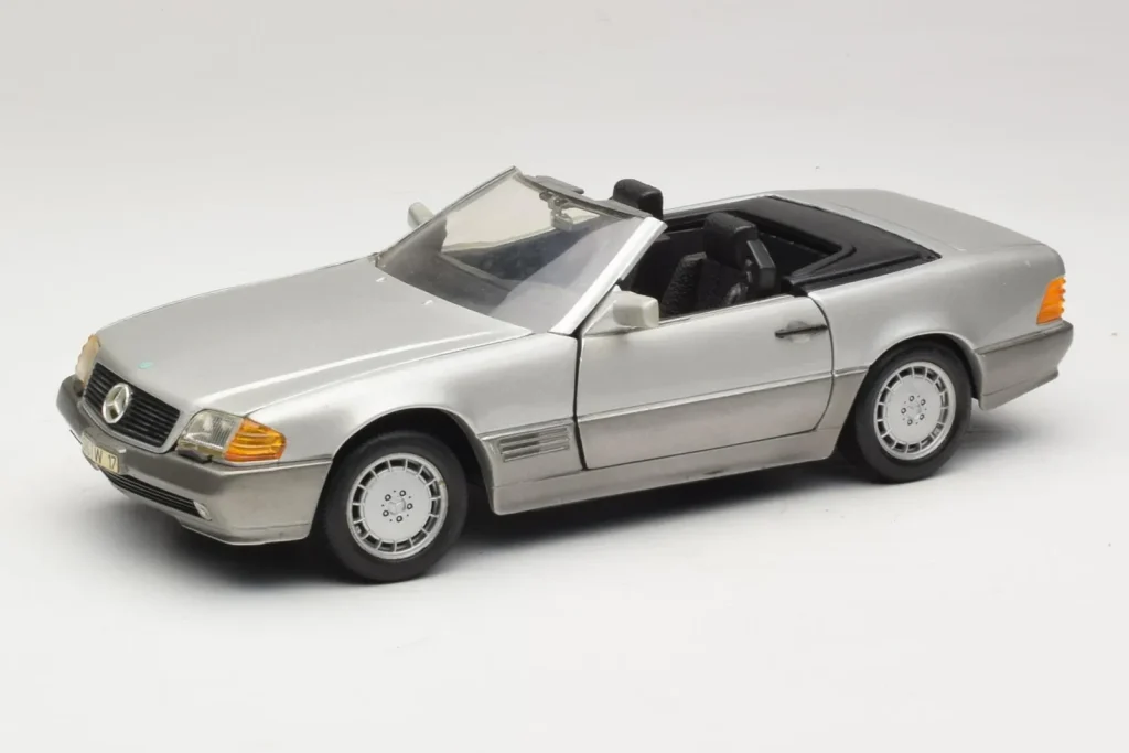 Model 1:18 Mercedes SL 500 R129 silver Revell