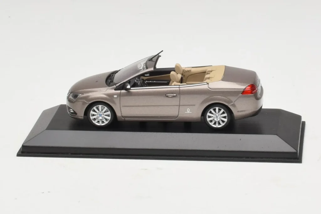 โมเดลรถ 1:43 Ford Focus Mk2 CC สีเทา Minichamps (มือสอง)