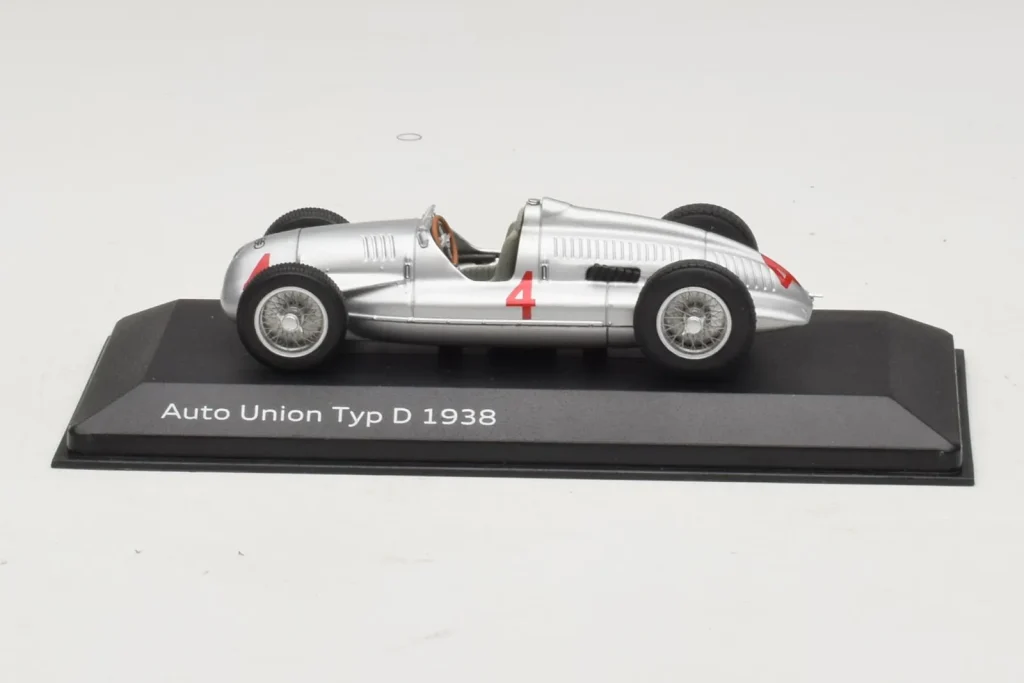 โมเดลรถ 1:43 Auto Union Typ D #4 สีเงิน Minichamps [5030900703-R1] (มือสอง)