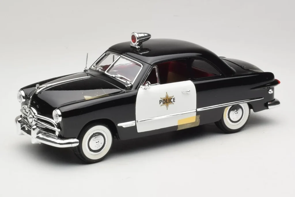 โมเดลรถ 1:18 Ford Police Car Anson (มือสอง)