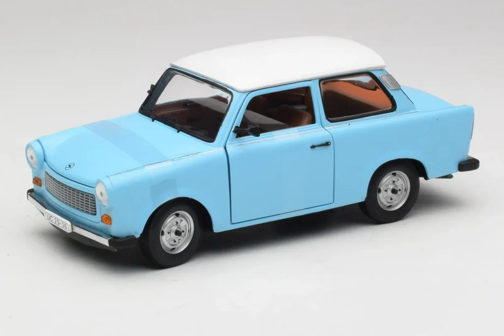 โมเดลรถ 1:18 Trabant 601 Deluxe Blue White Sun Star (มือสอง)