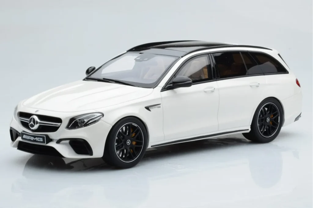 โมเดลรถ 1:18 Mercedes AMG E63 S S213 T-Model สีขาว GT Spirit (มือสอง)