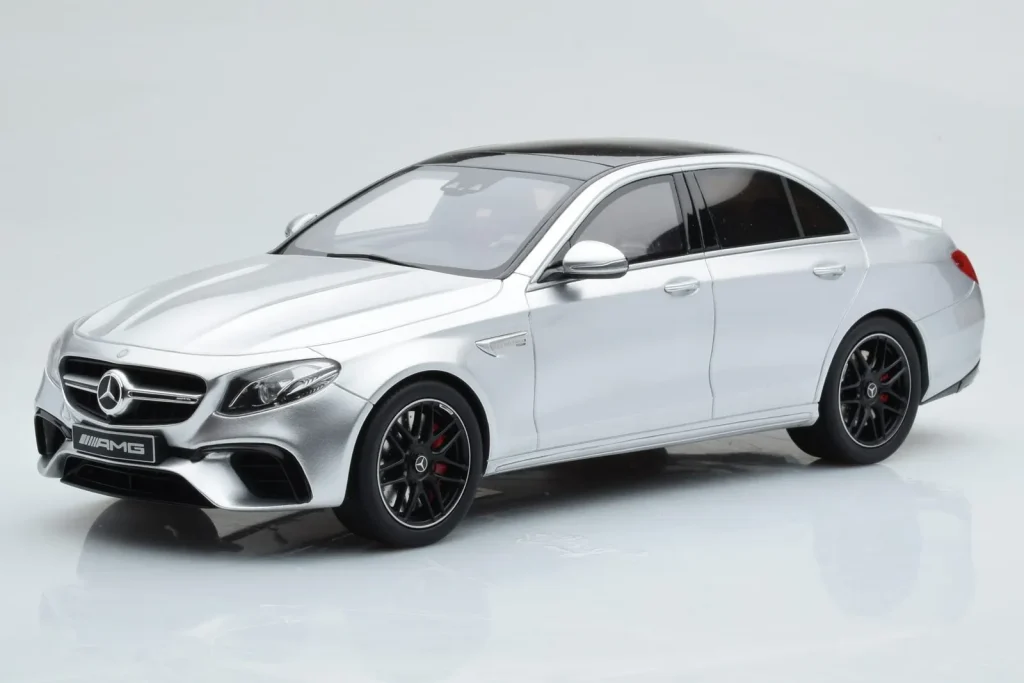 โมเดลรถ 1:18 Mercedes AMG E63 S W213 สีเงิน GT Spirit (มือสอง)