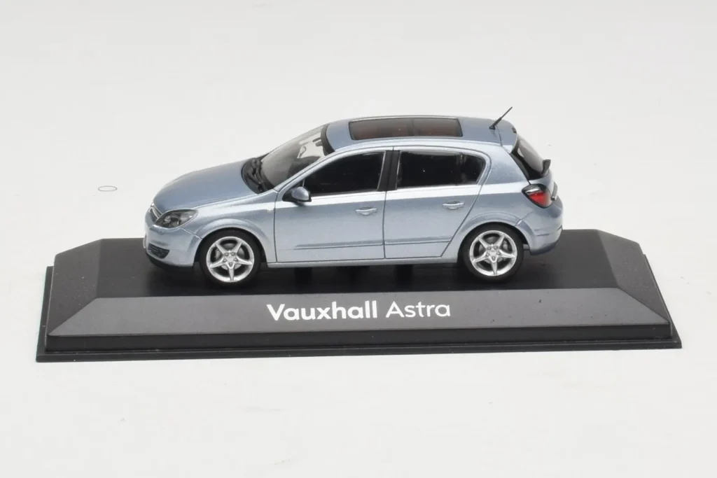 โมเดลรถ 1:43 Opel Astra H สีน้ำเงินเมทัลลิก Minichamps (มือสอง)
