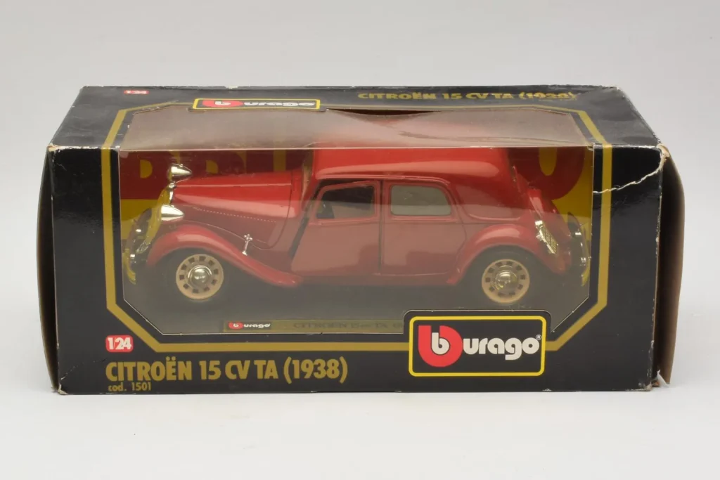 Model 1:24 Citroen 15CV TA red Bburago