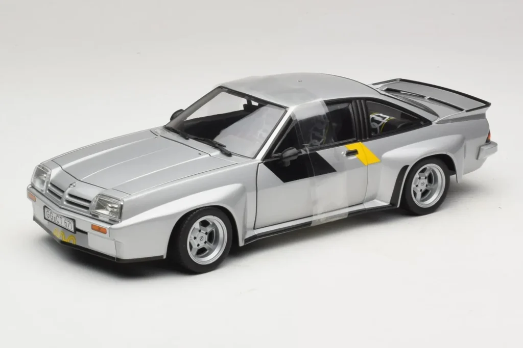 โมเดลรถ 1:18 Opel Manta 400 Homologation สีเงิน Revell (มือสอง)