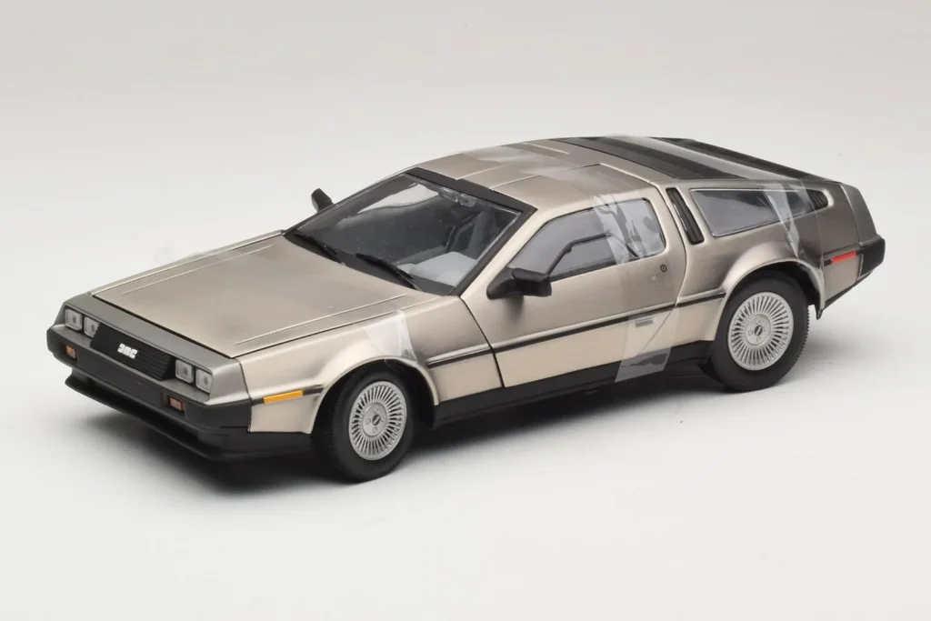 โมเดลรถ 1:18 DeLorean DMC-12 สีเงิน Sun Star (มือสอง)