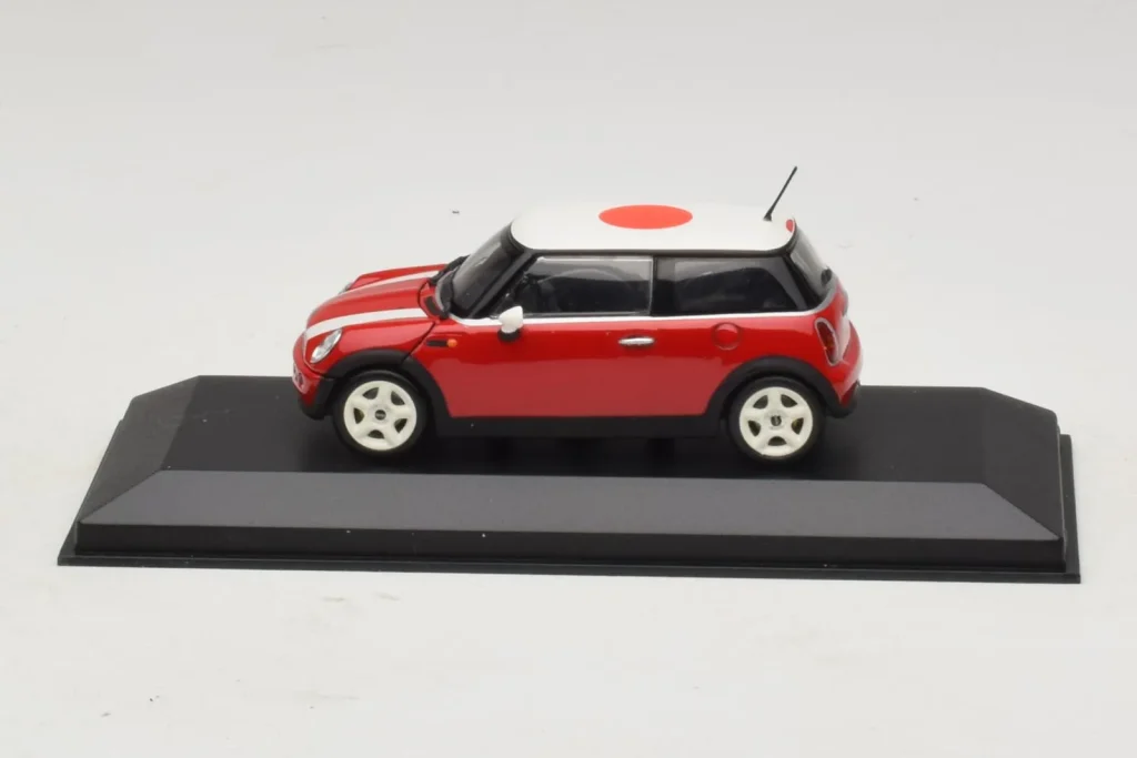 โมเดลรถ 1:43 Mini Cooper Red With Japan Flag Minichamps (มือสอง)