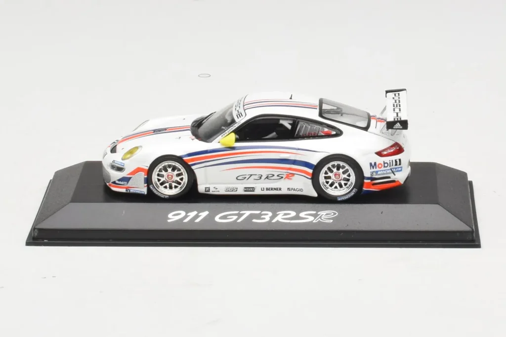车型 1:43 Porsche 911 997 GT3 RSR White With Blue and Orange Stripes 年 2007 Minichamps