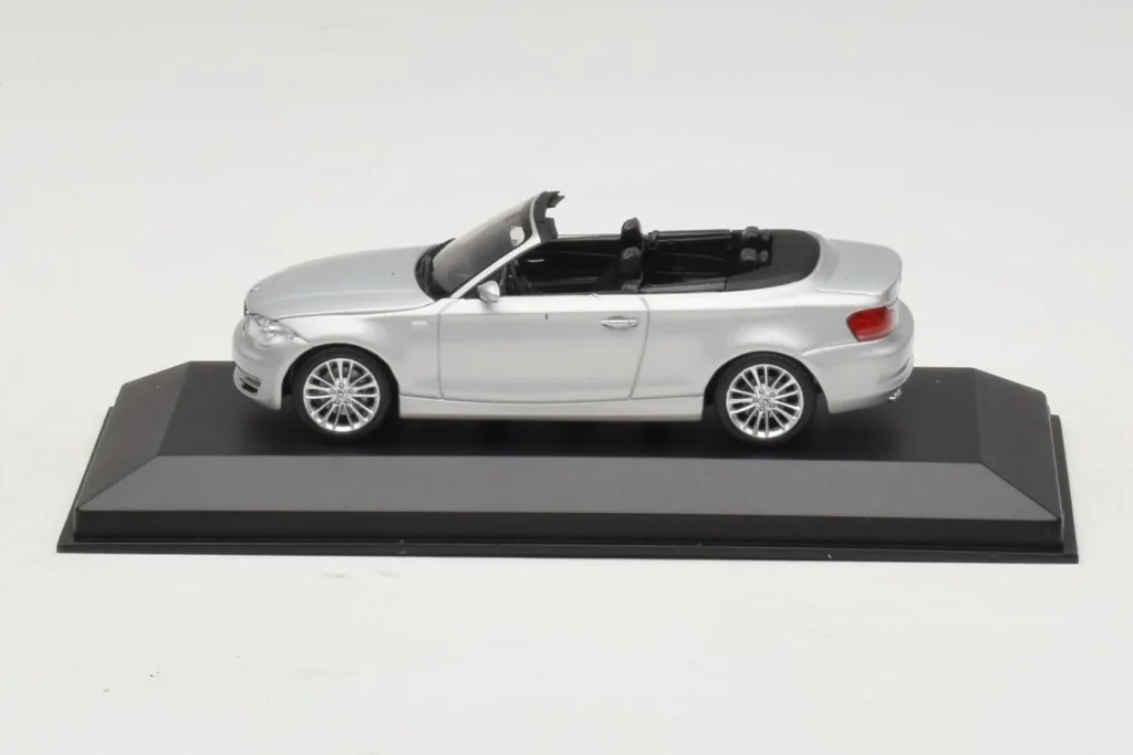 车型 1:43 BMW 1-Series E88 Cabriolet Titan 银色 Minichamps