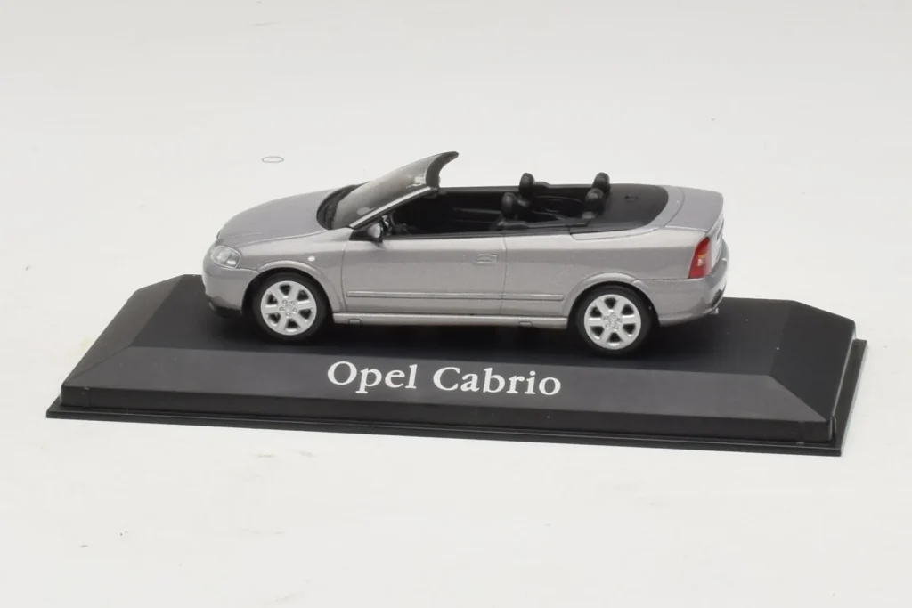 โมเดลรถ 1:43 Opel Astra G Cabriolet สีเทาเมทัลลิก Minichamps (มือสอง)