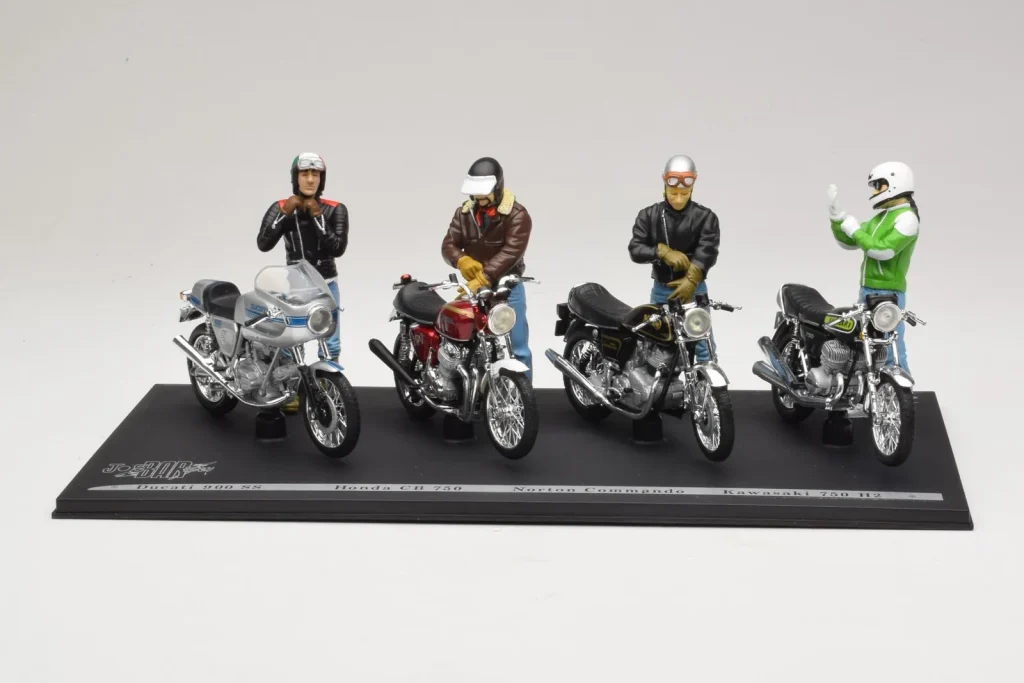 โมเดลรถ 1:18 Joe Bar Team Collection with Figures Solido (มือสอง)