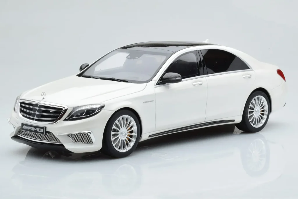 โมเดลรถ 1:18 Mercedes AMG S65 W222 สีขาว GT Spirit (มือสอง)