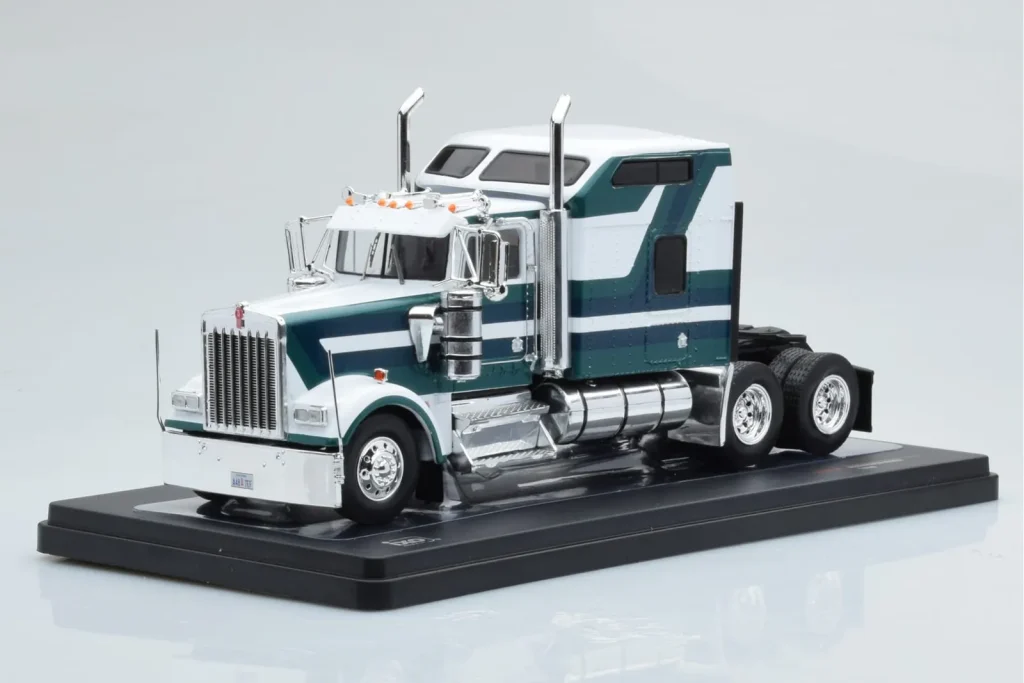 Model 1:43 Kenworth W900 Green White IXO
