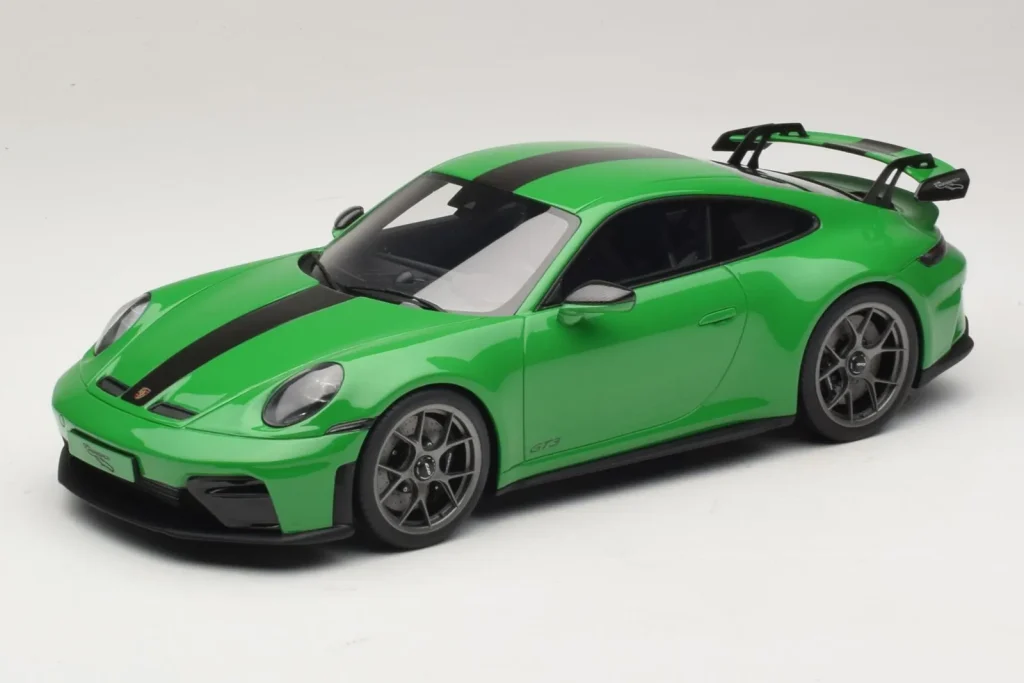 车型 1:18 Porsche 911 992.2 GT3 Weissach Package Python 绿色 GT Spirit