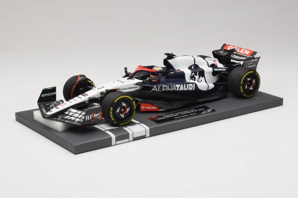 โมเดลรถ 1:18 Scuderia AlphaTauri AT04 D. Ricciardo Hungarian GP ปี 2023 Minichamps