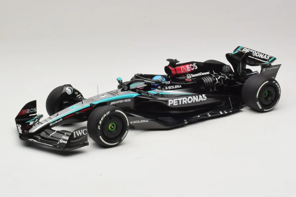 โมเดลรถ 1:18 Mercedes AMG Petronas W15 E Performance G. Russell ปี 2024 Minichamps