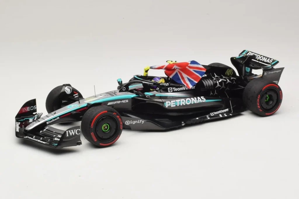 โมเดลรถ 1:18 Mercedes AMG Petronas W15 E Performance L. Hamilton Winner British GP ปี 2024 Minichamps