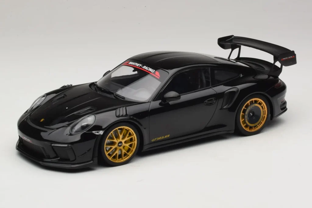 Model 1:18 Porsche 911 992 GT3 RS Manthey Racing Black with Gold Wheels Minichamps