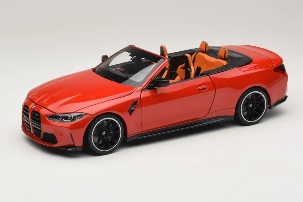 车型 1:18 BMW M4 G83 Cabriolet 金属红 Minichamps
