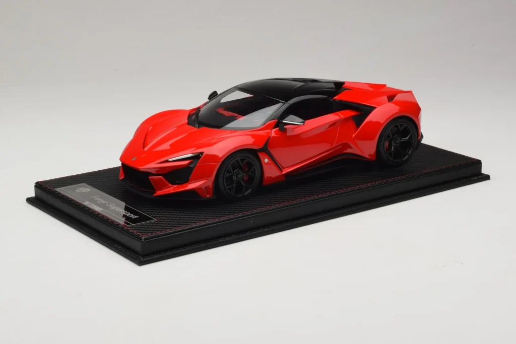 โมเดลรถ 1:18 W Motors Fenyr Supersport สีแดง SophiArt (มือสอง)