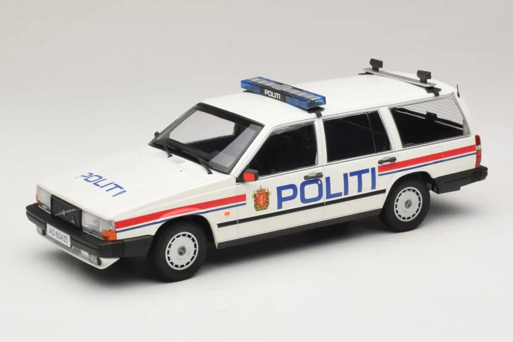 Model 1:18 Volvo 740 GL Estate Politi Norway Minichamps