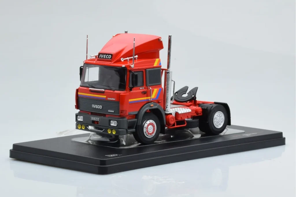 Model 1:43 Iveco Turbo Star 190-42 red IXO