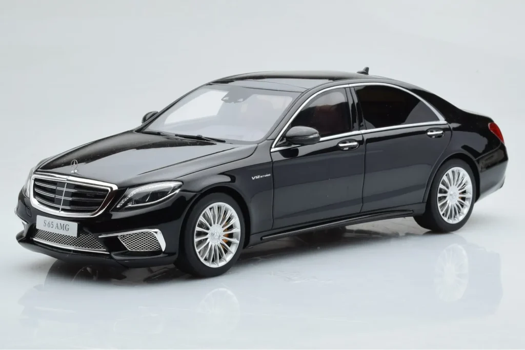 โมเดลรถ 1:18 Mercedes AMG S65 W222 สีดำ GT Spirit [ZM043] (มือสอง)
