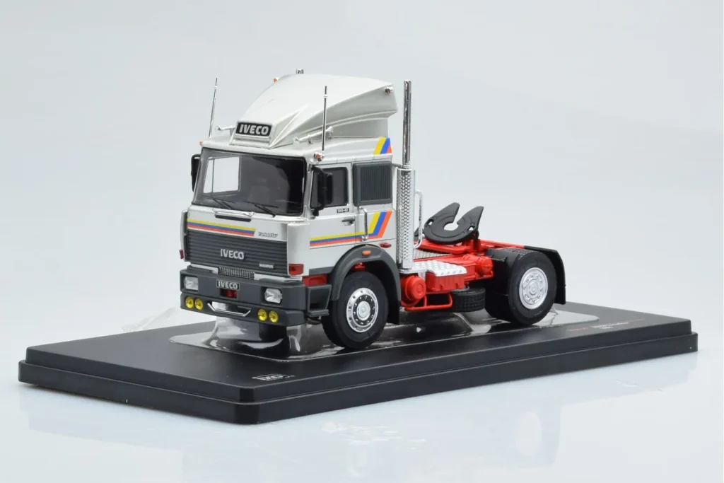 Model 1:43 Iveco Turbo Star 190-42 silver IXO