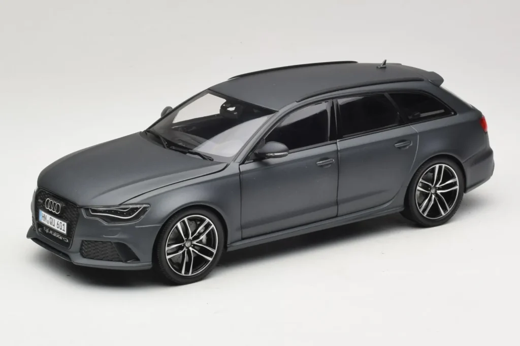 车型 1:18 Audi RS6 C7 Avant Daytona 灰色 Minichamps
