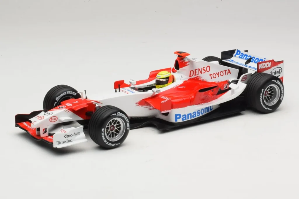 车型 1:18 Panasonic Toyota Racing TF106 #12 R. Schumacher Presentation 年 2006 Minichamps