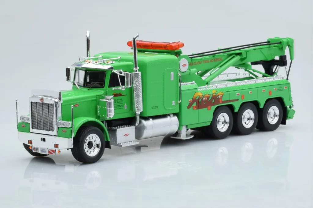 Model 1:43 Peterbilt 359 Wrecker Road Service green IXO