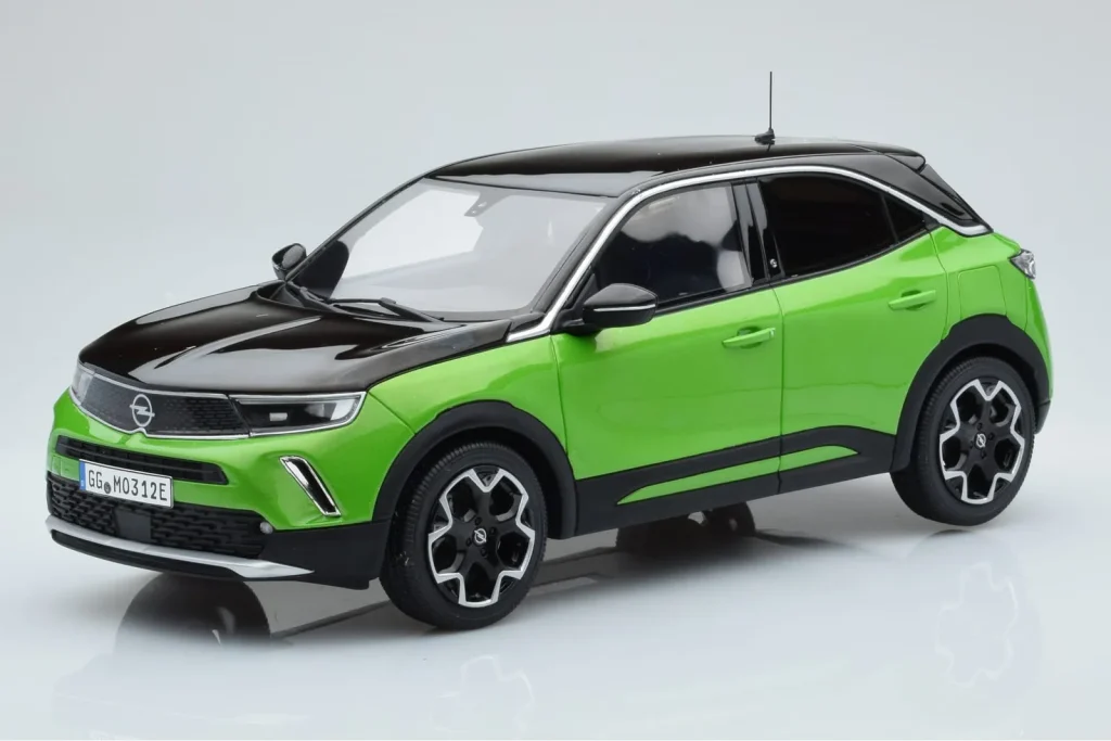 Model 1:18 Opel Mokka-e GS Line Matcha green Otto