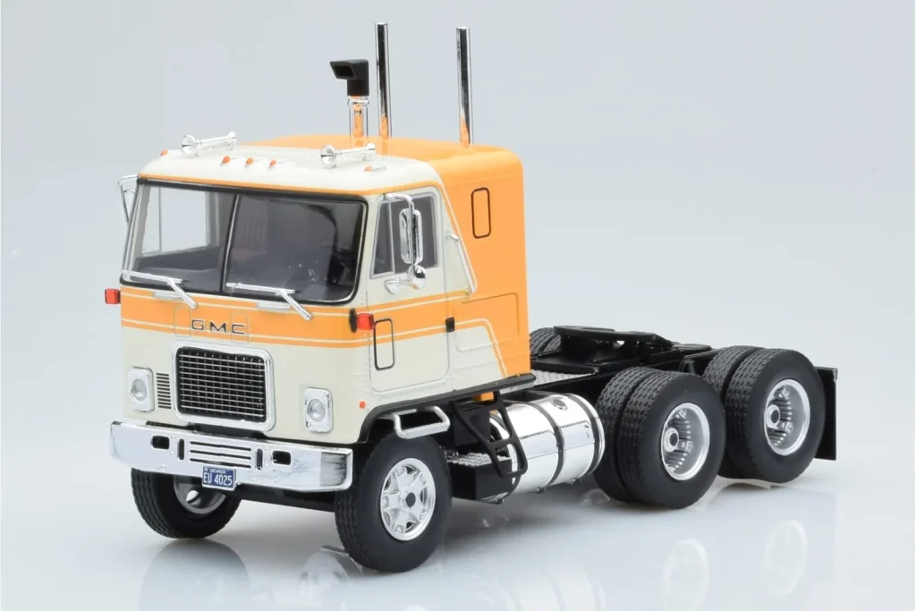 Model 1:43 GMC Astro 95 Beige White IXO