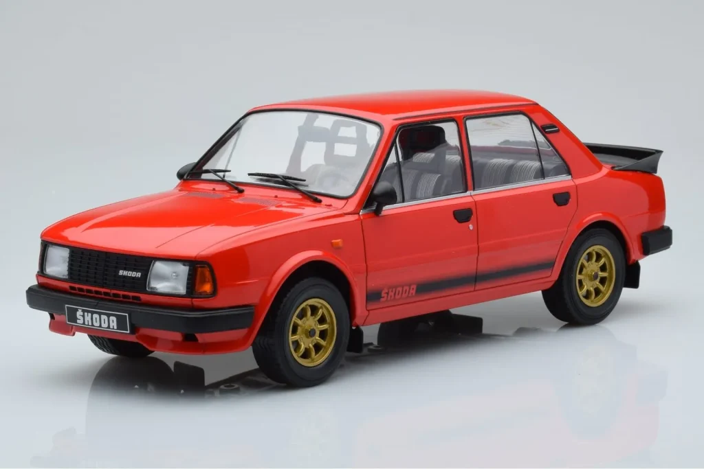 โมเดลรถ 1:18 Skoda 130 LR สีแดง IXO