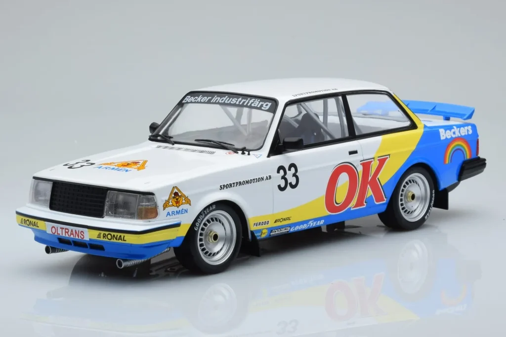 โมเดลรถ 1:18 Volvo 240 Turbo Beckers #33 Andersson / Petersson / Linder ETCC Zolder ปี 1985 IXO