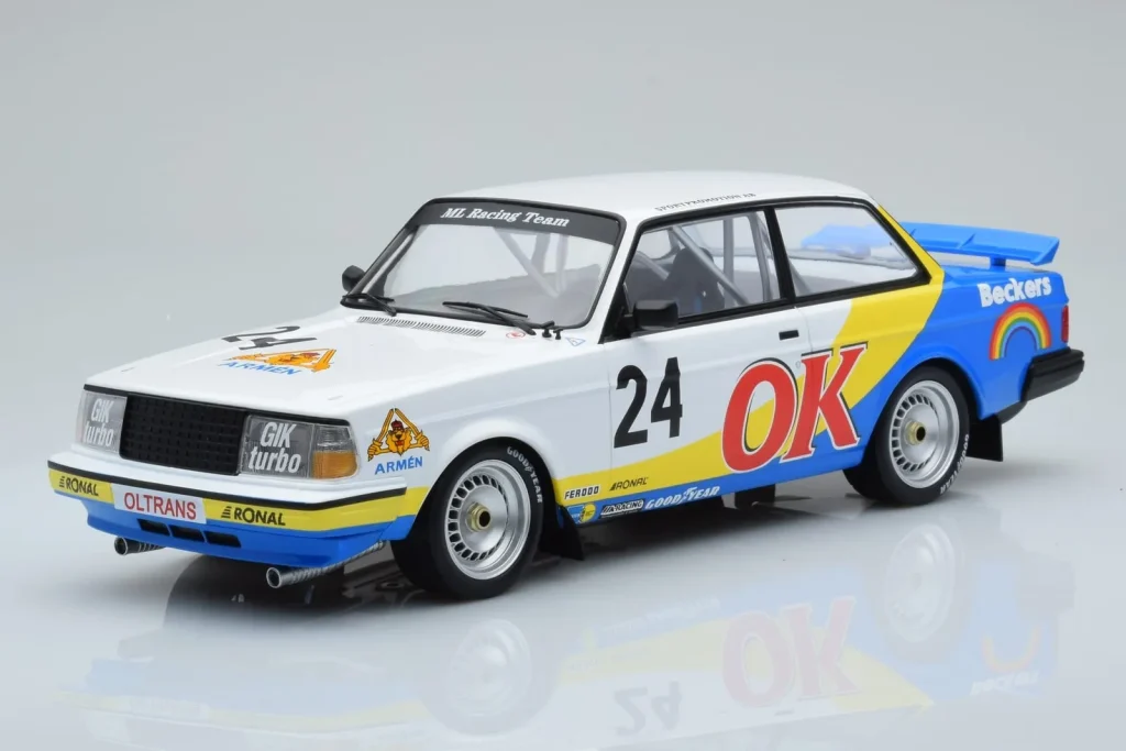 โมเดลรถ 1:18 Volvo 240 Turbo Beckers #24 P.G. Andersson Nurburgring ปี 1985 IXO
