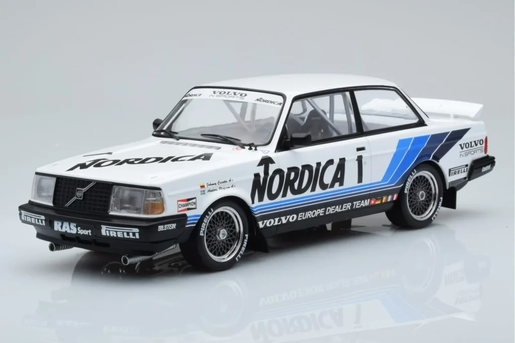 โมเดลรถ 1:18 Volvo 240 Turbo Nordica #1 J. Cecotto / A. Olafsson ETCC Brno ปี 1986 IXO