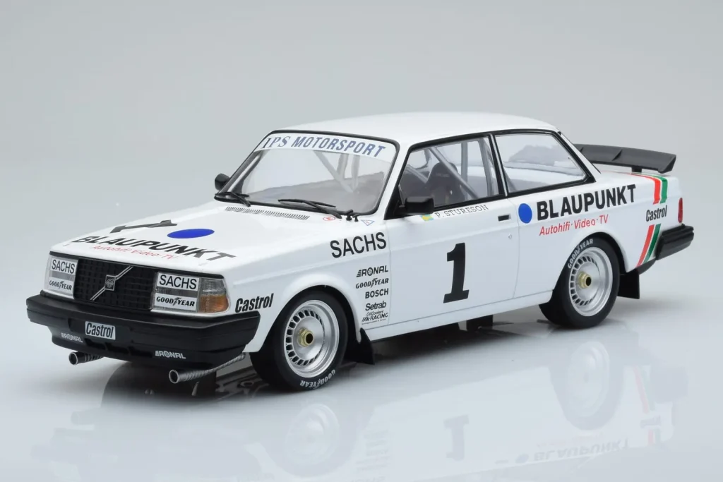 โมเดลรถ 1:18 Volvo 240 Turbo IPS Racing Blaupunkt #1 P. Stureson DTM Zolder ปี 1986 IXO