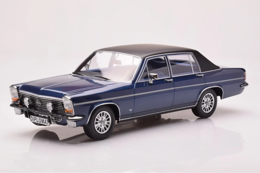 车型 1:18 Opel Diplomat B Dark Blue Metallic MCG