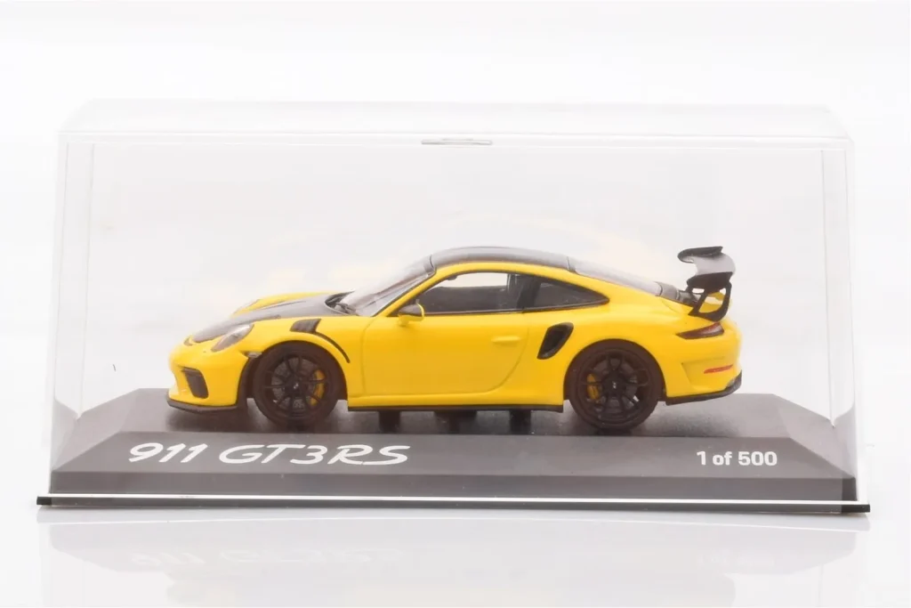 โมเดลรถ 1:43 Porsche 911 991.2 GT3 RS สีเหลือง Minichamps (มือสอง)