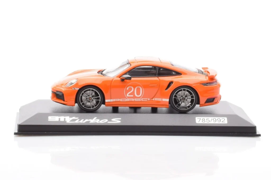 Model 1:43 Porsche 911 992 Turbo S Gulf orange Minichamps