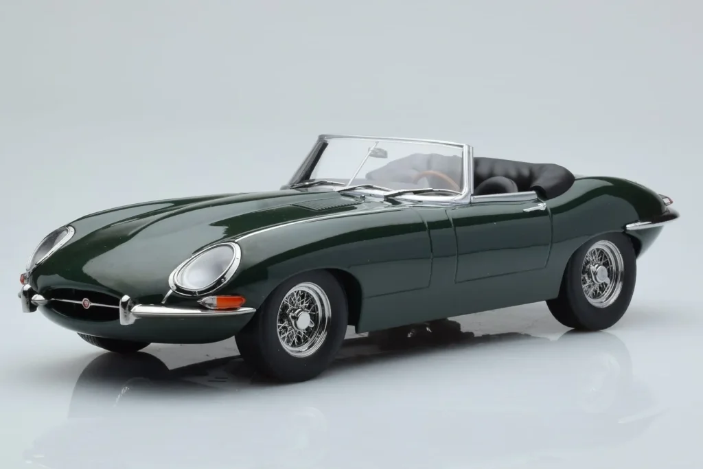 โมเดลรถ 1:18 Jaguar E-Type Series 1 Roadster สีเขียว KK-Scale (มือสอง)