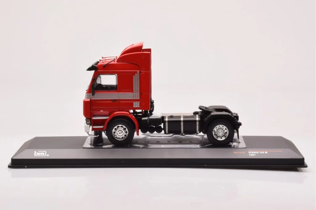 Model 1:43 Scania 142 M red IXO